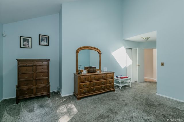 14 Mystic Circle, Bay Shore, NY 11706