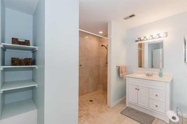 14 Mystic Circle, Bay Shore, NY 11706