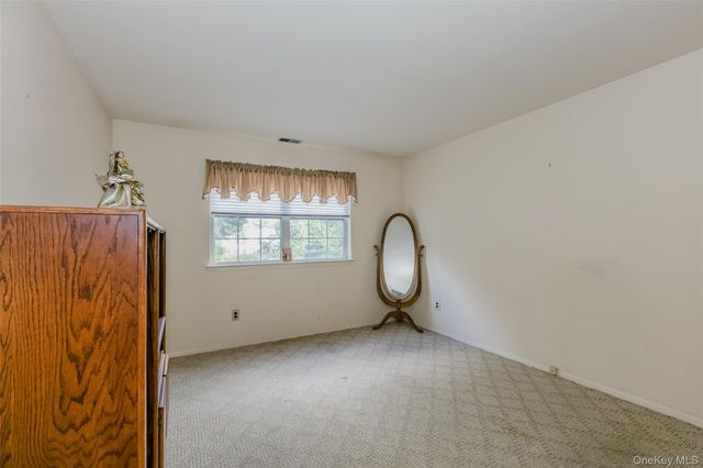 14 Mystic Circle, Bay Shore, NY 11706