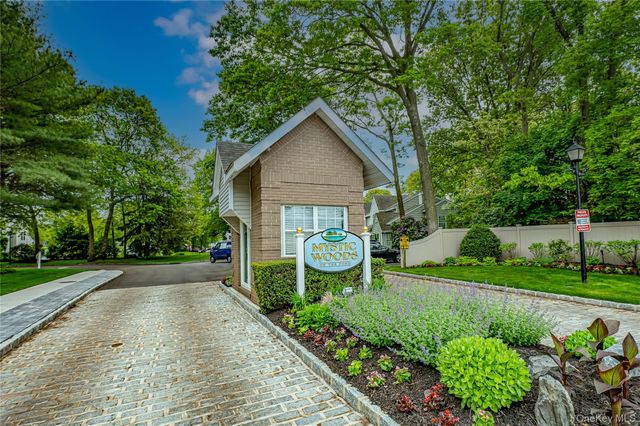 14 Mystic Circle, Bay Shore, NY 11706