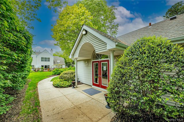 14 Mystic Circle, Bay Shore, NY 11706