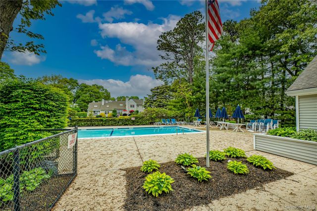 14 Mystic Circle, Bay Shore, NY 11706