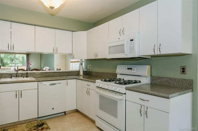 14 Mystic Circle, Bay Shore, NY 11706