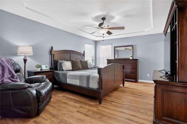 530 Holiday Court, Lansing, KS 66043