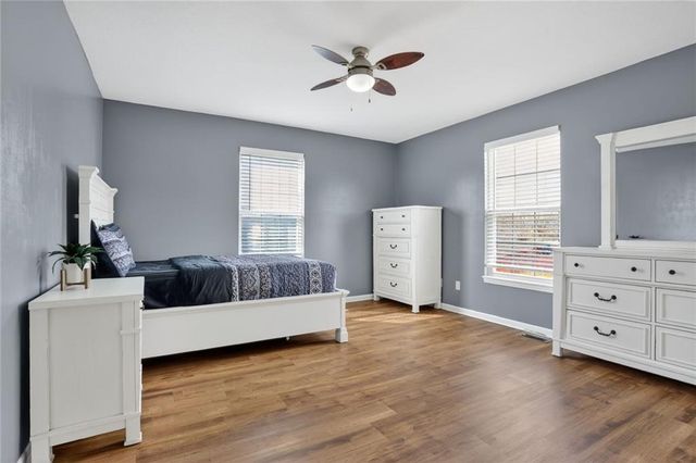 530 Holiday Court, Lansing, KS 66043