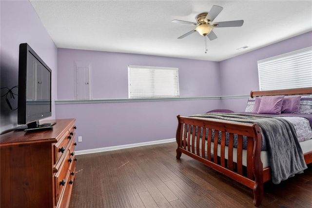 530 Holiday Court, Lansing, KS 66043