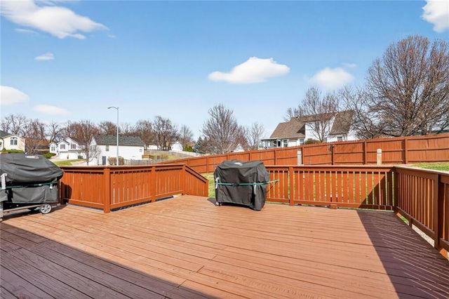 530 Holiday Court, Lansing, KS 66043