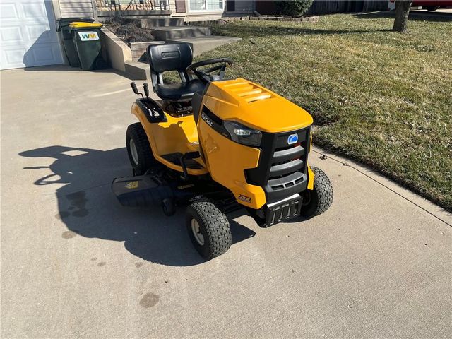 530 Holiday Court, Lansing, KS 66043