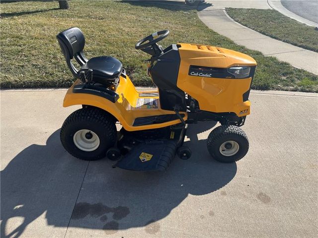 530 Holiday Court, Lansing, KS 66043