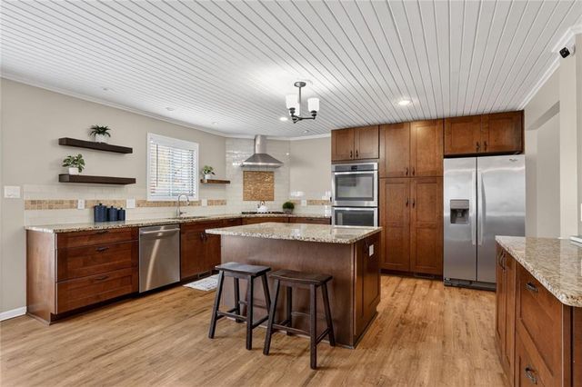 530 Holiday Court, Lansing, KS 66043