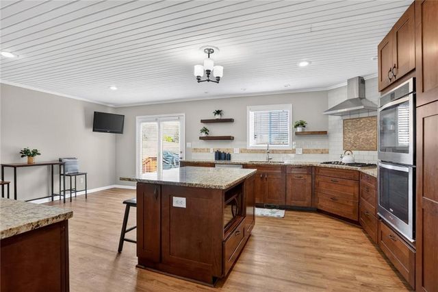 530 Holiday Court, Lansing, KS 66043