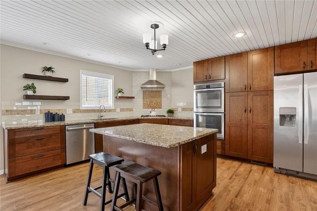 530 Holiday Court, Lansing, KS 66043