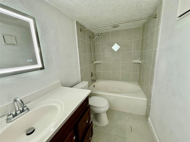 2830 S Bartell Drive 9, Houston, TX 77054