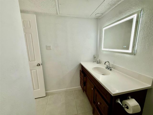 2830 S Bartell Drive 9, Houston, TX 77054