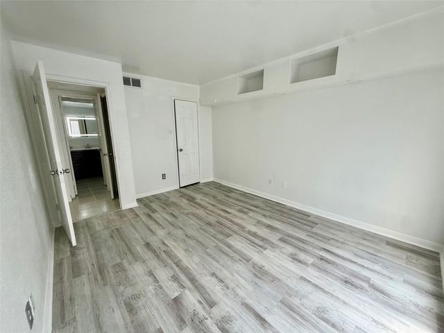 2830 S Bartell Drive 9, Houston, TX 77054