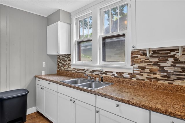 813 Hoffman Court, Kalamazoo, MI 49007