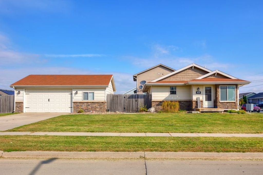 418 NE Maple Street, Elkhart, IA 50073