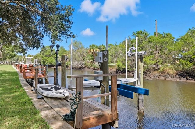 11322 W Bayshore Drive, Crystal River, FL 34429