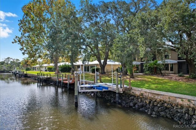 11322 W Bayshore Drive, Crystal River, FL 34429