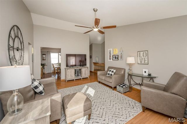 5842 Westcliffe Drive, St Louis, MO 63129