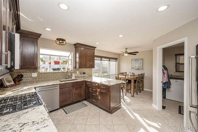 5842 Westcliffe Drive, St Louis, MO 63129