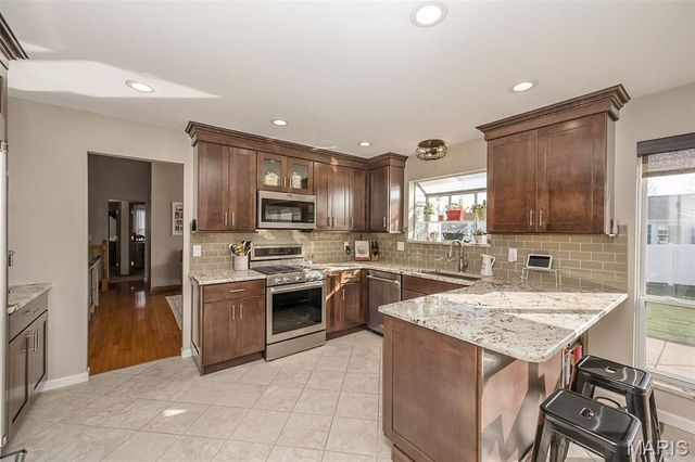 5842 Westcliffe Drive, St Louis, MO 63129