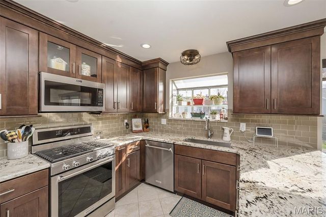 5842 Westcliffe Drive, St Louis, MO 63129