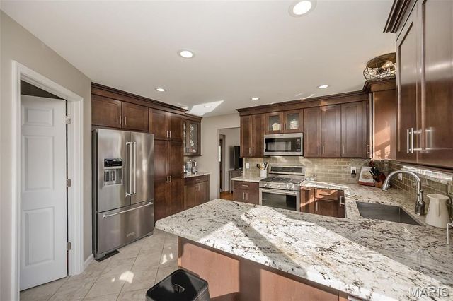 5842 Westcliffe Drive, St Louis, MO 63129