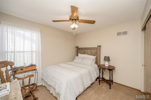 5842 Westcliffe Drive, St Louis, MO 63129