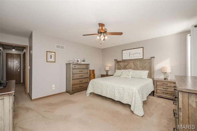 5842 Westcliffe Drive, St Louis, MO 63129