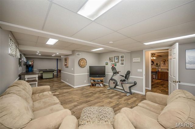 5842 Westcliffe Drive, St Louis, MO 63129