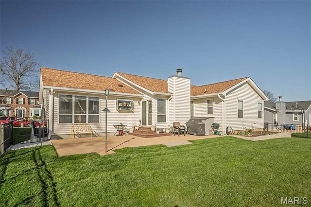 5842 Westcliffe Drive, St Louis, MO 63129