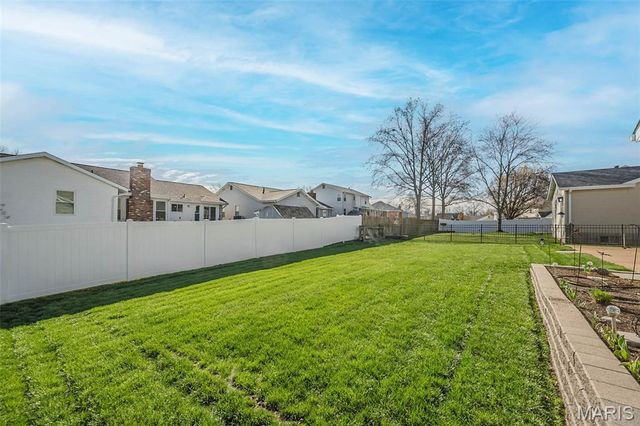 5842 Westcliffe Drive, St Louis, MO 63129