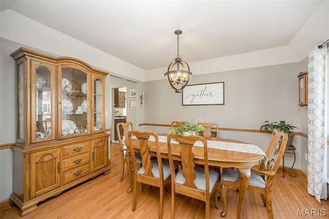 5842 Westcliffe Drive, St Louis, MO 63129