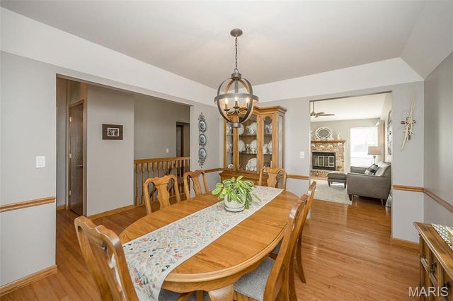 5842 Westcliffe Drive, St Louis, MO 63129