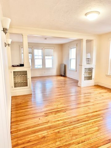 52 Fairfax Rd 1, Worcester, MA 01610