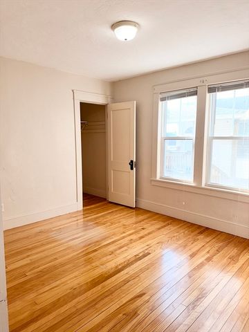 52 Fairfax Rd 1, Worcester, MA 01610