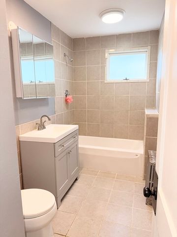 52 Fairfax Rd 1, Worcester, MA 01610