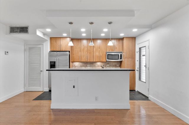 125 Isle Of Venice Dr 10, Fort Lauderdale, FL 33301