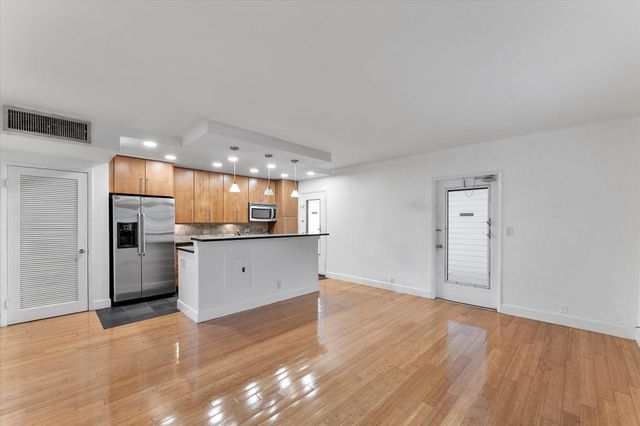 125 Isle Of Venice Dr 10, Fort Lauderdale, FL 33301