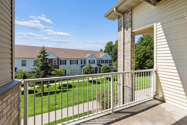 1244 County Road D E 102, Maplewood, MN 55109