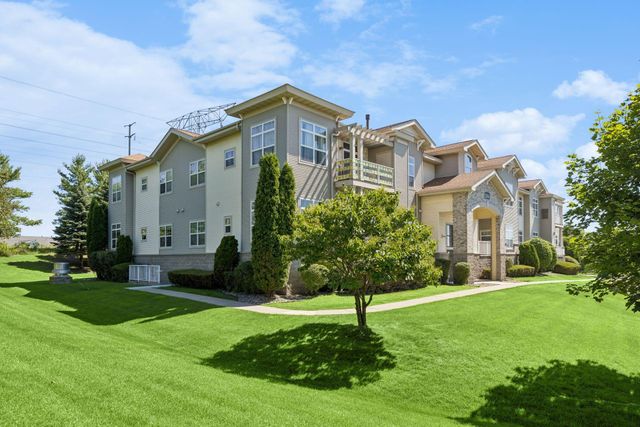 1244 County Road D E 102, Maplewood, MN 55109
