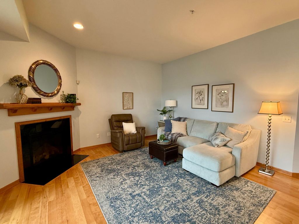 1244 County Road D E 102, Maplewood, MN 55109 — photo 2