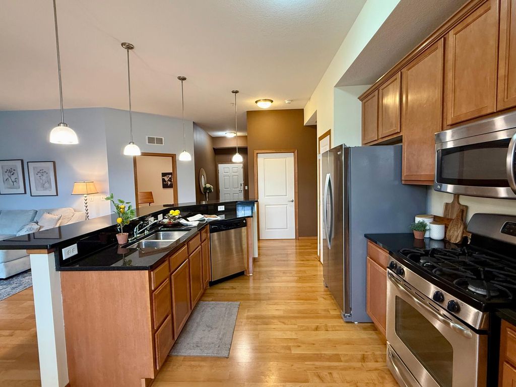 1244 County Road D E 102, Maplewood, MN 55109 — photo 4