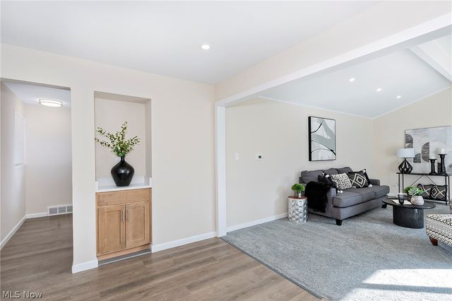 127 Brush Road, Richmond Heights, OH 44143