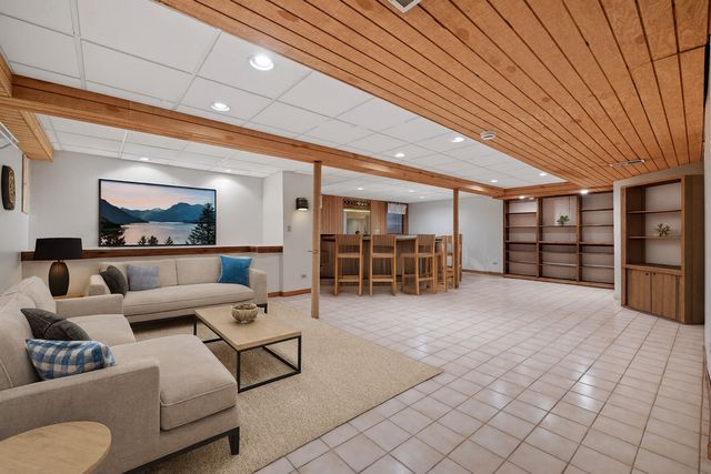 15301 Wilshire Drive, Orland Park, IL 60462