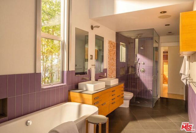 562 Stassi Lane, Santa Monica, CA 90402