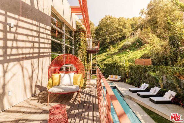 562 Stassi Lane, Santa Monica, CA 90402