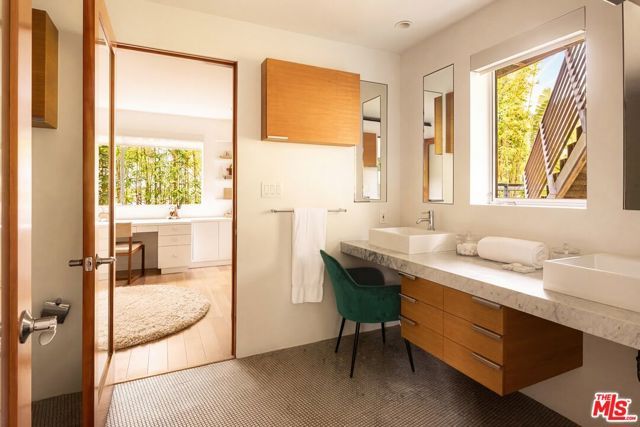 562 Stassi Lane, Santa Monica, CA 90402