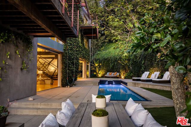 562 Stassi Lane, Santa Monica, CA 90402